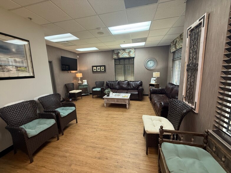 More Photos Of 201 Oakside Ln, Canton Medical For Sale