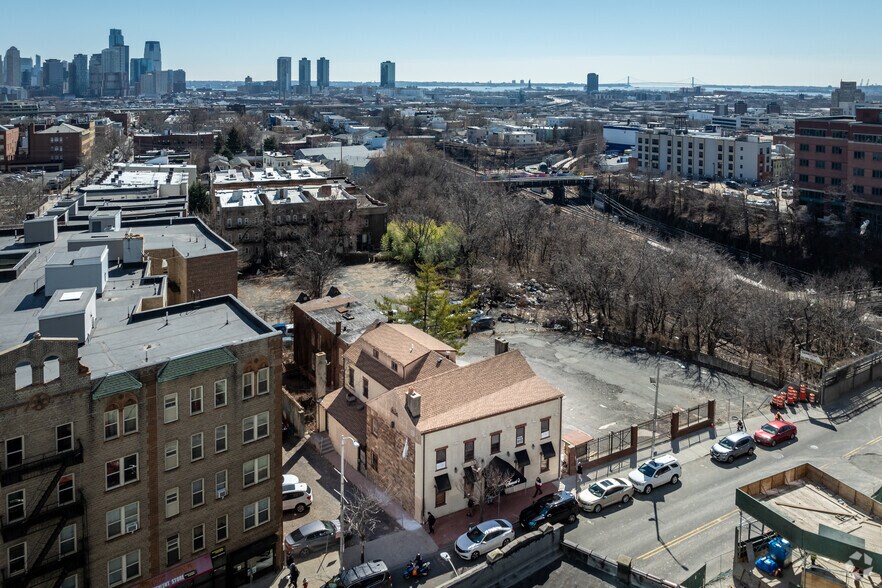 More Photos Of 510 Summit Ave, Jersey City Restaurant For Sale