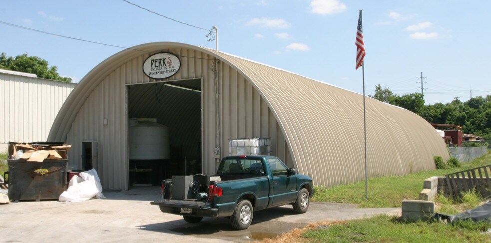 More Photos Of 45 Industry St, Nashville Distribution For Lease