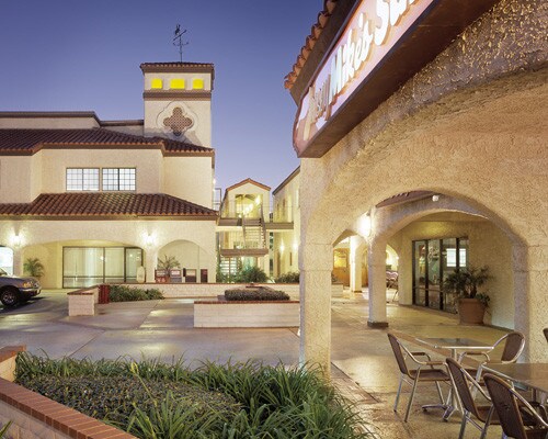 More Photos Of 350 N Lantana St, Camarillo Office For Lease