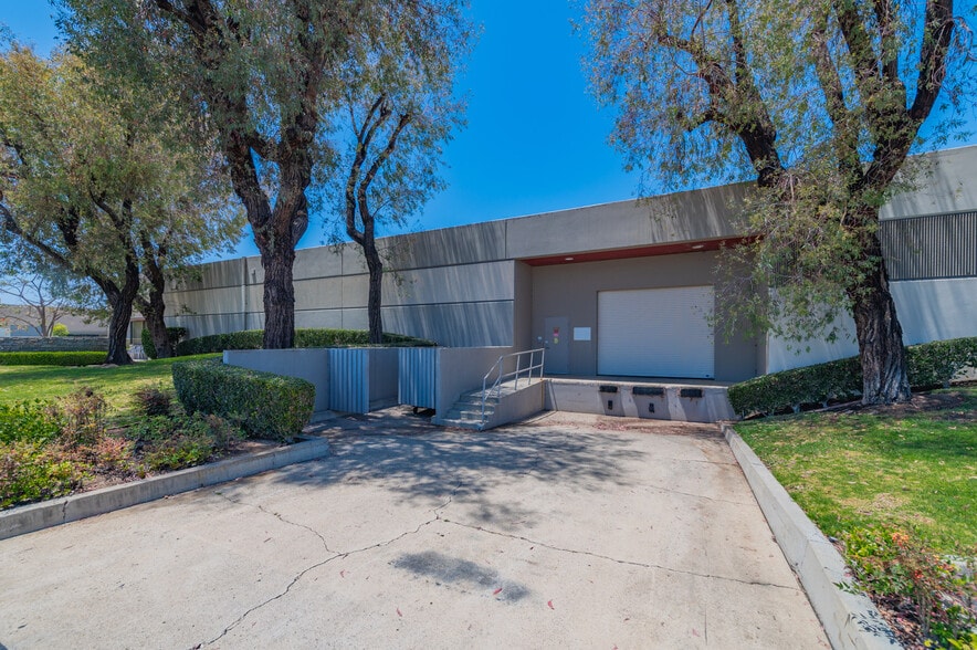 More Photos Of 380-384 Clinton St, Costa Mesa Manufacturing For Lease