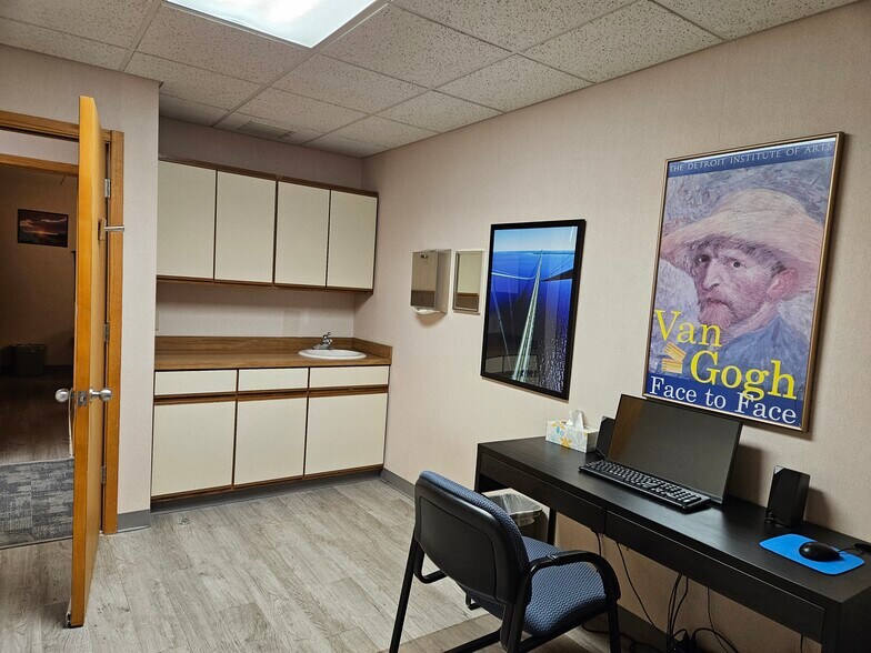 More Photos Of 4705 Towne Centre, Saginaw Medical For Sale