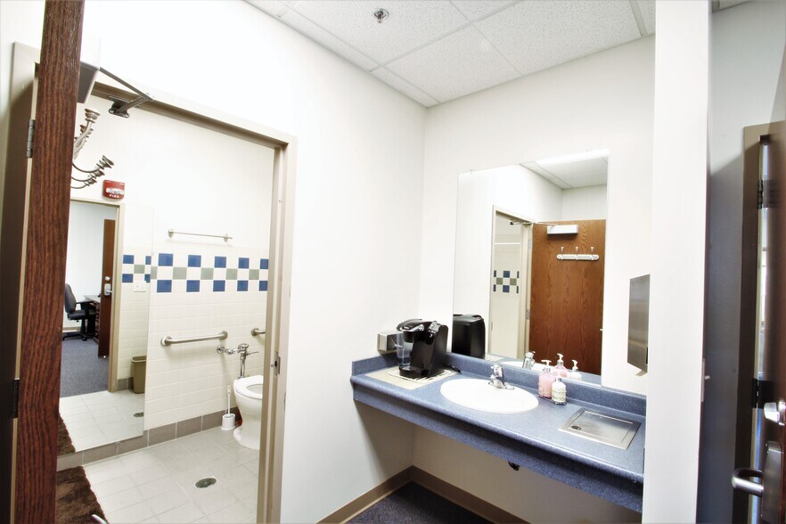 More Photos Of 14240 Dante Ave, Dolton Loft Creative Space For Lease