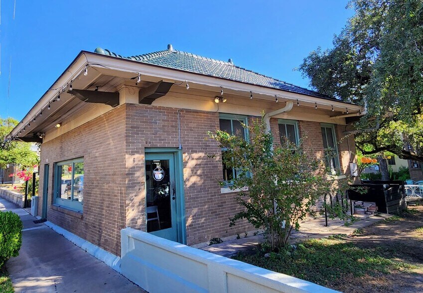 More Photos Of 602 W French Pl, San Antonio Office Residential For Sale