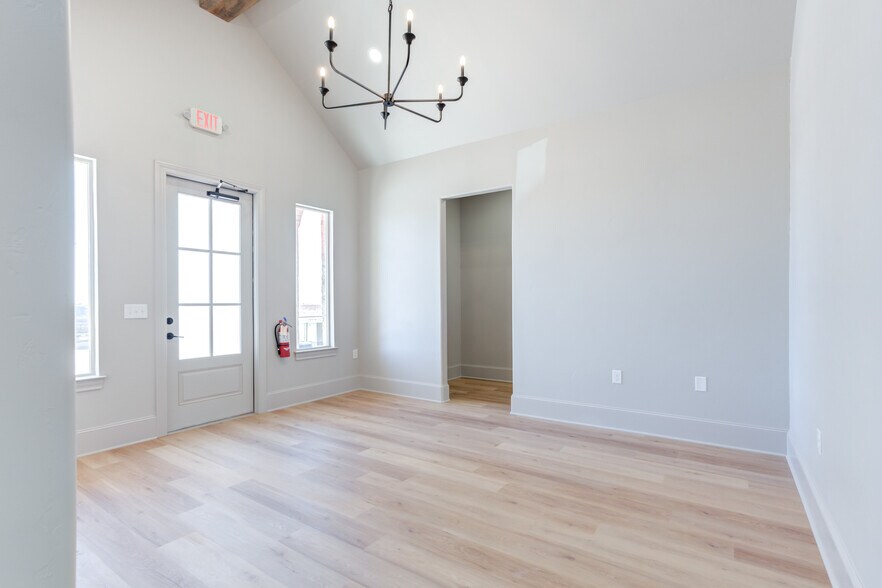 More Photos Of 1420 N Slide Rd, Lubbock Unknown For Lease