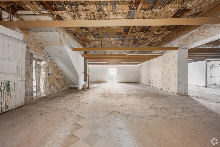 More Photos Of 219-225 E Baltimore St, Baltimore Storefront For Sale