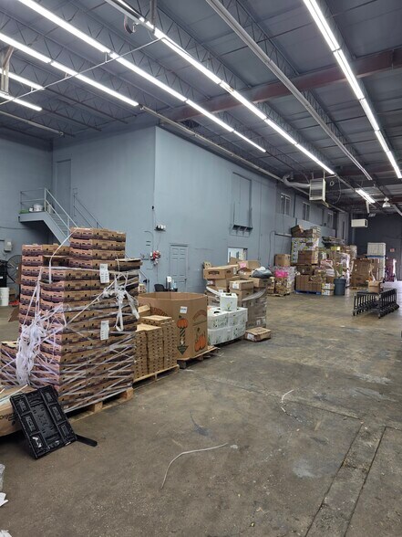 More Photos Of 216 W Hampton Ave, Capitol Heights Light Distribution For Sale