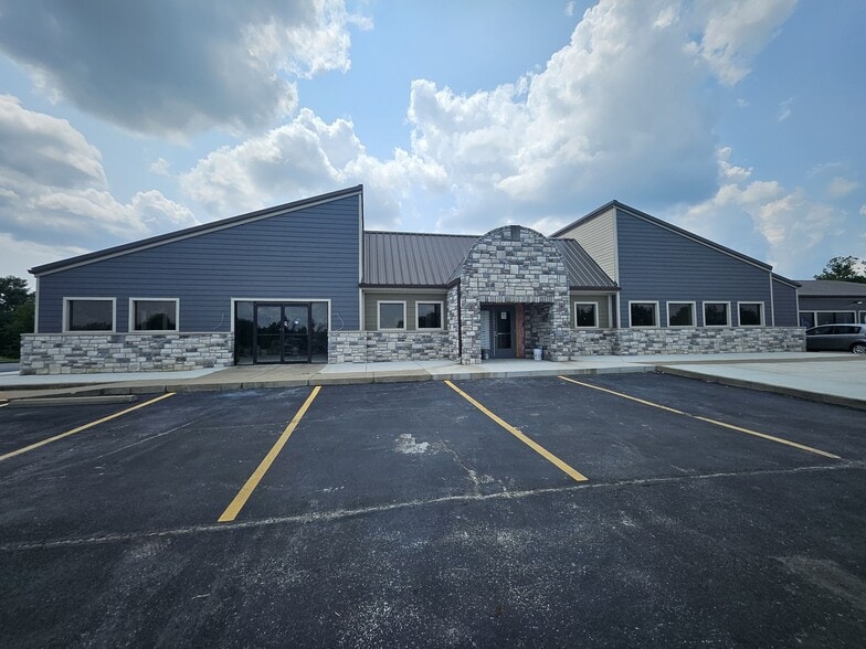 More Photos Of 11400 Veterans Memorial Pky, Lake Saint Louis Office For Lease