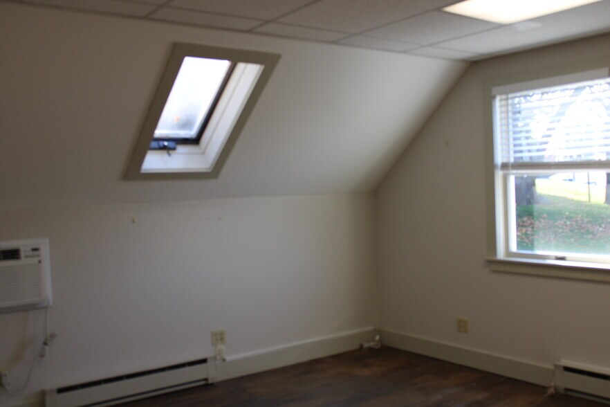 More Photos Of 75 Eastern Ave, Essex Flex For Sale