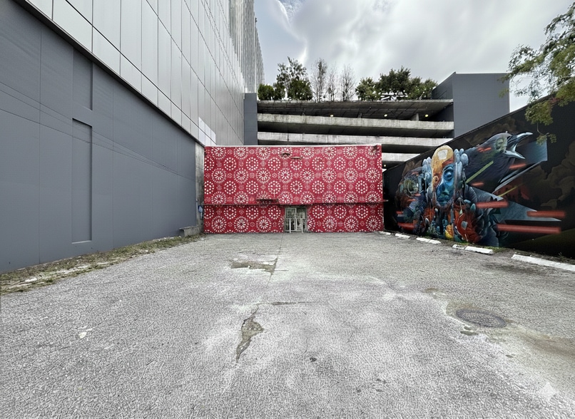 Primary Photo Of 560 NW 27th St, Miami Freestanding For Lease