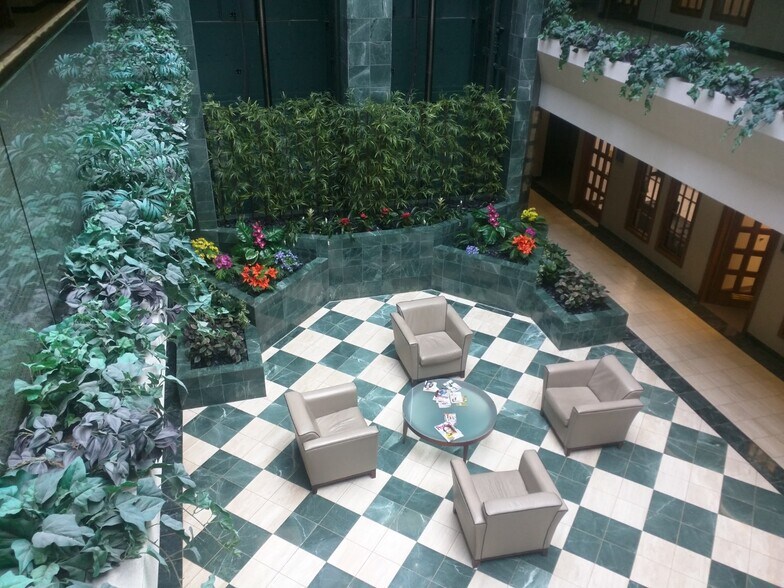 More Photos Of 360 W Butterfield Rd, Elmhurst Medical For Lease