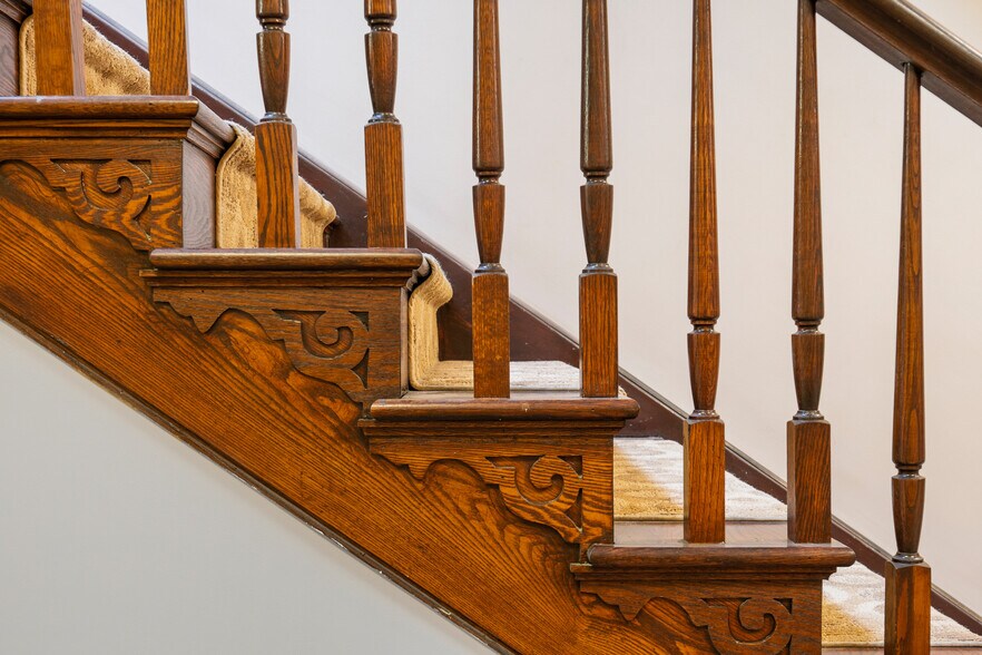 More Photos Of 108 S Walnut St, Muncie Office For Sale