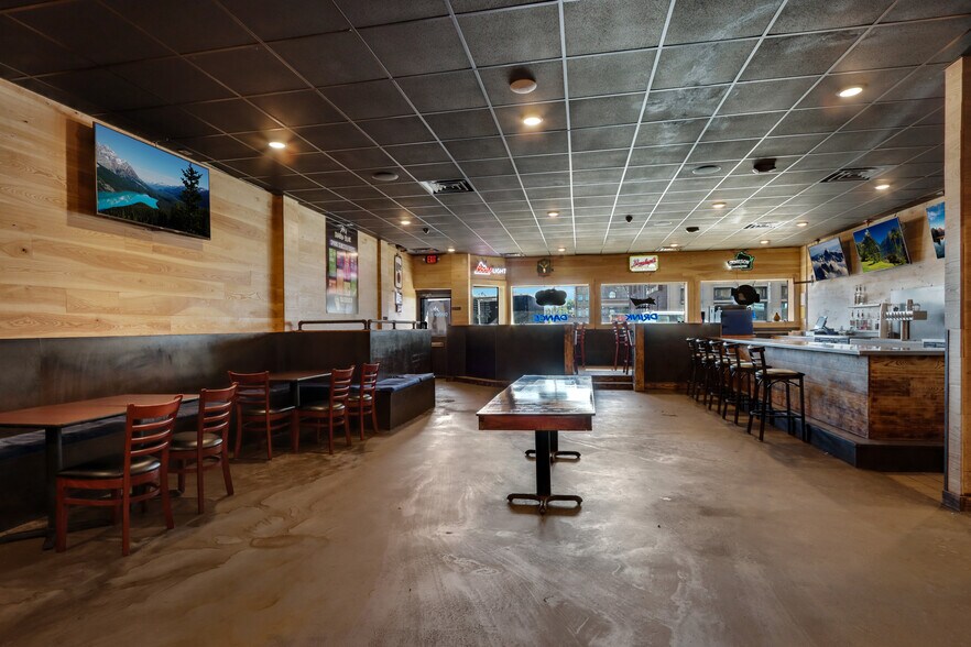More Photos Of 631 S Broadway St, Menomonie Bar For Sale