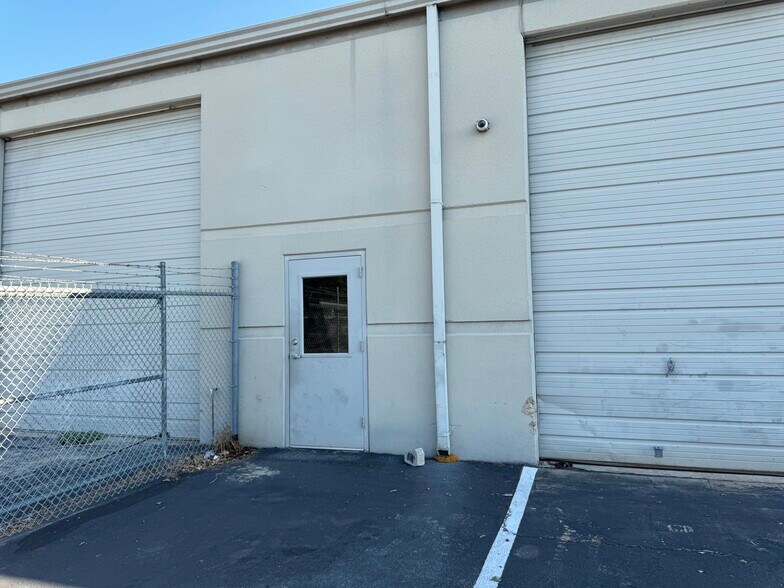 More Photos Of 1106 Smith Rd, Austin Warehouse For Lease