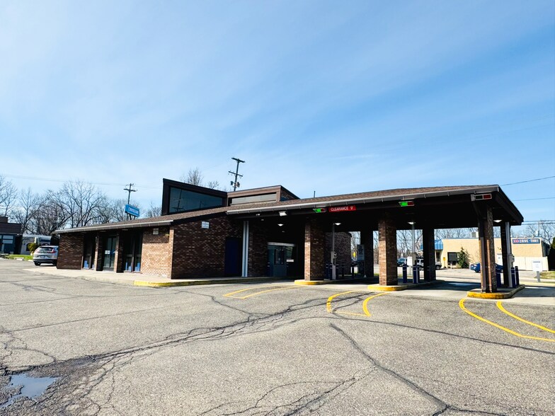 Primary Photo Of 2025 Whites Rd, Kalamazoo Bank For Sale