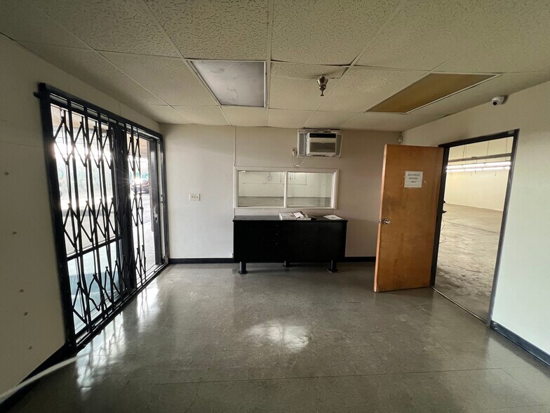 More Photos Of 1341-1377 S Santa Fe Ave, Los Angeles Warehouse For Lease