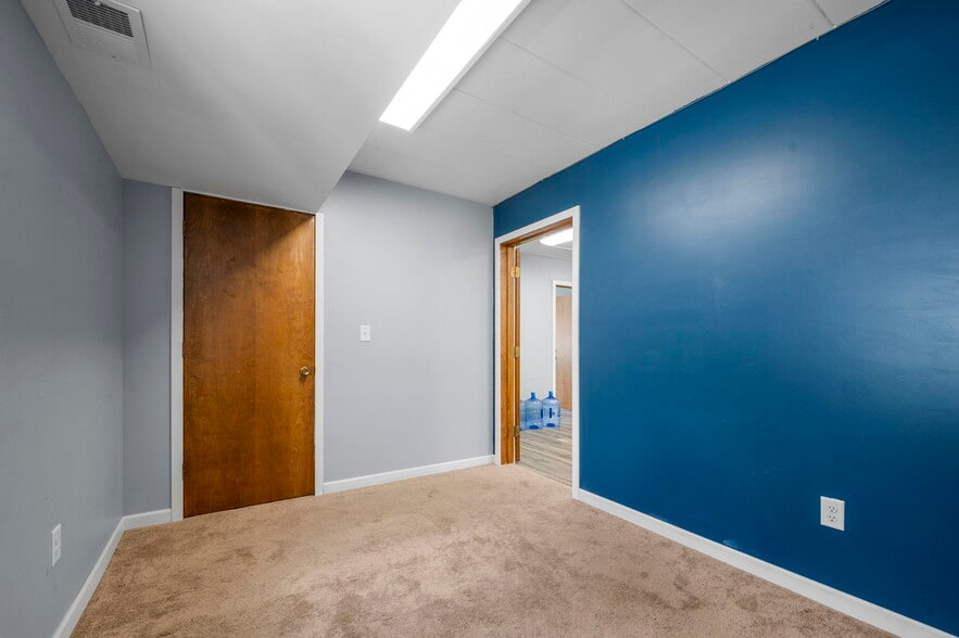 More Photos Of 735-737 Snelling Ave N, Saint Paul Storefront Retail Office For Lease