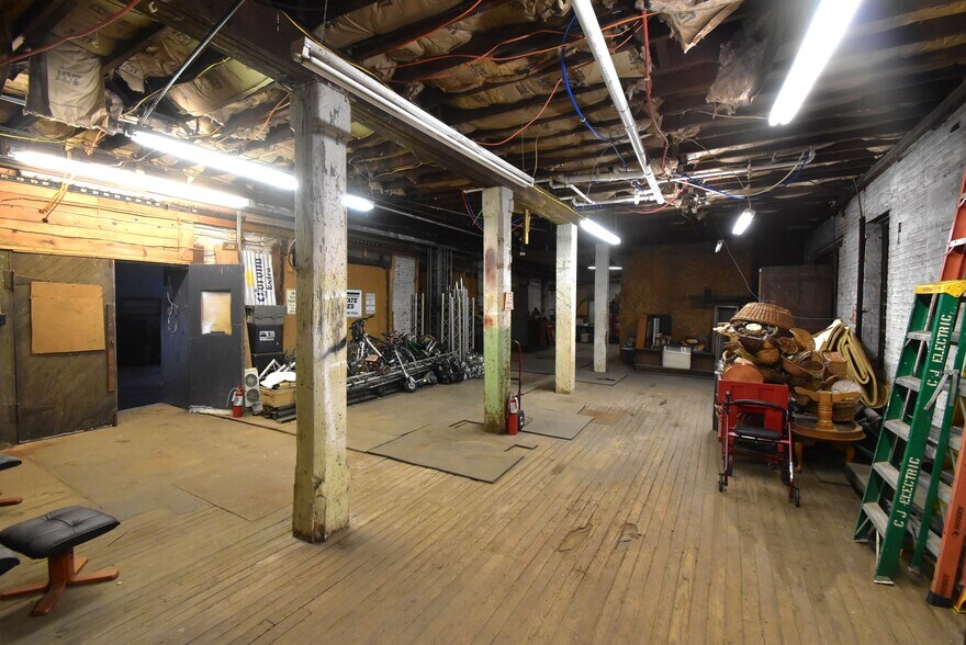 More Photos Of 409 W Gambier St, Mount Vernon Light Manufacturing For Sale