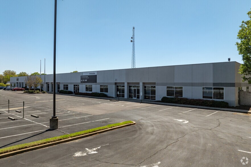 More Photos Of 1725 Shelby Oaks Dr N, Memphis Flex For Lease