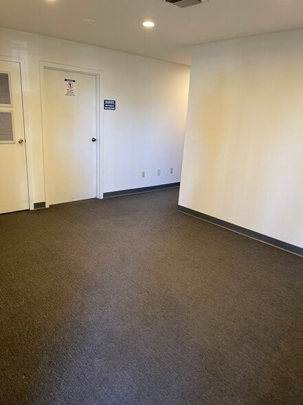 More Photos Of 8589 Canoga Ave, Canoga Park Manufacturing For Lease