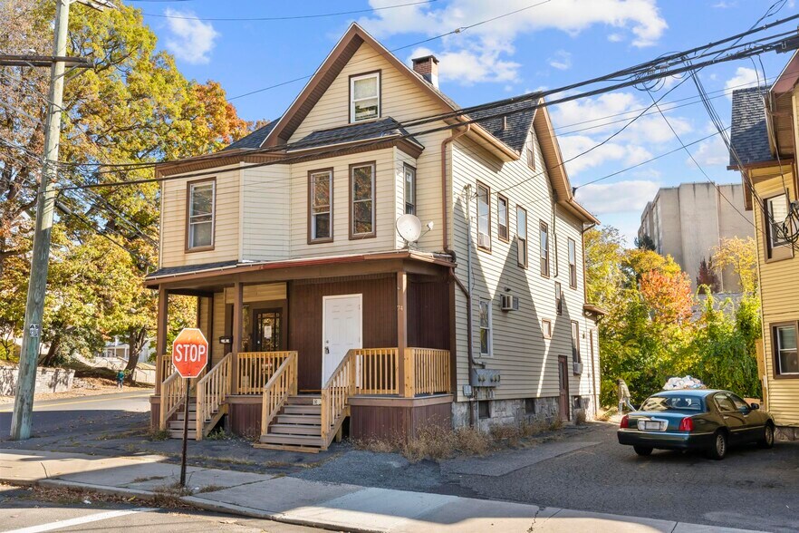More Photos Of 74 Holmes Ave, Waterbury Storefront Retail Residential For Sale