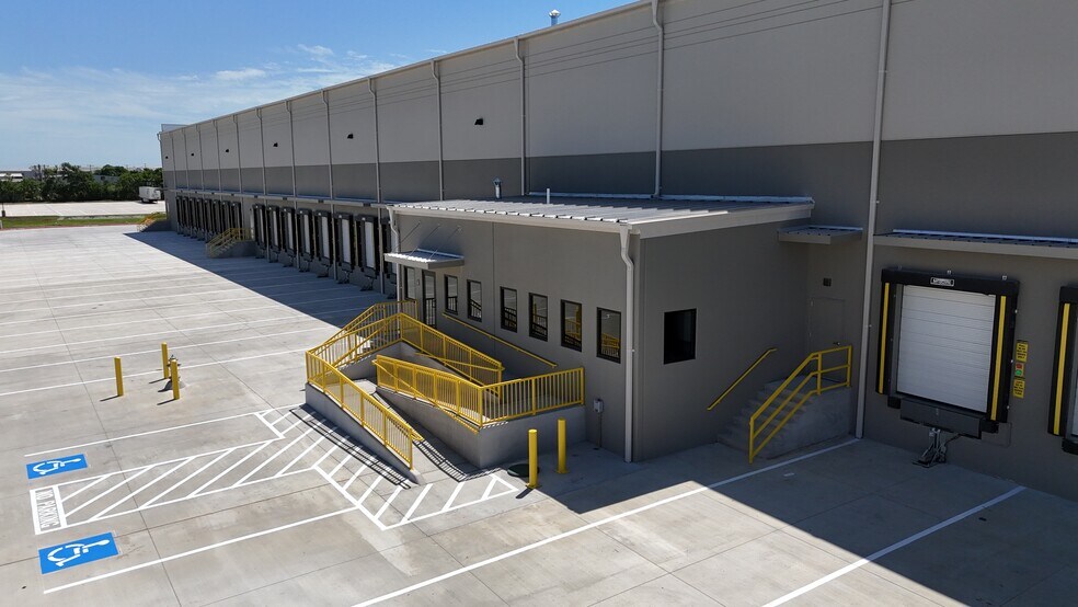 More Photos Of 901 S 2nd Ave, Mansfield Warehouse For Sale