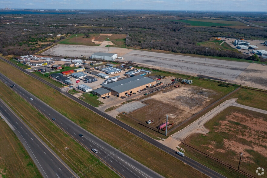 More Photos Of 19940 I-37, Elmendorf Warehouse For Lease