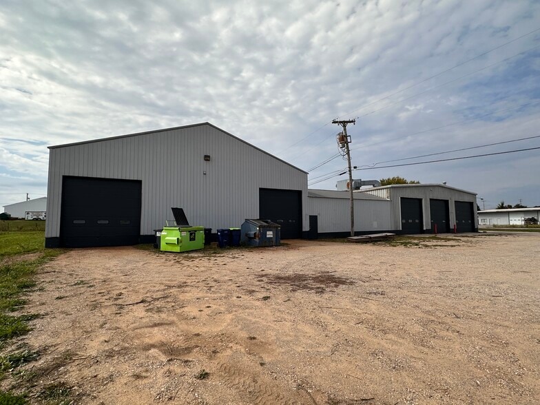 More Photos Of 3945 S Blue Star Dr, Traverse City Service For Lease