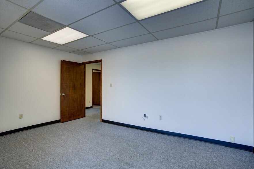 More Photos Of 225 S Academy Blvd, Colorado Springs Office For Sale