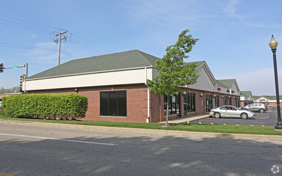 More Photos Of 104-128 Eastgate Dr, Algonquin Unknown For Lease