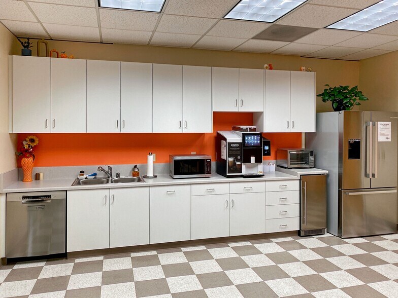 More Photos Of 1421 Guerneville Rd, Santa Rosa Coworking Space