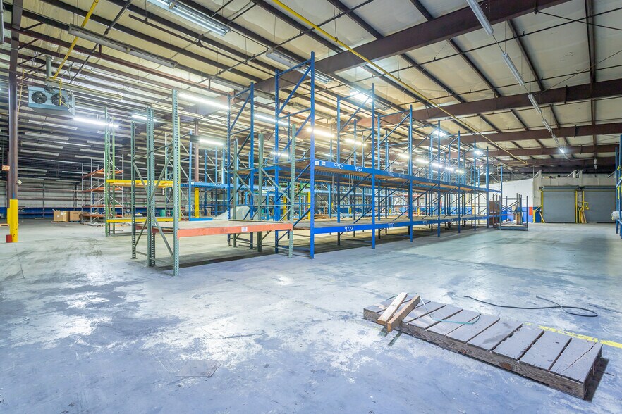 More Photos Of 302 W Cherokee St, LaFayette Warehouse For Sale