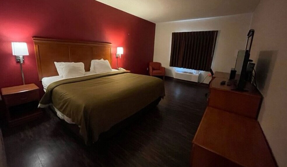 More Photos Of 717 E Bannerman Ave, Redgranite Hotel For Sale