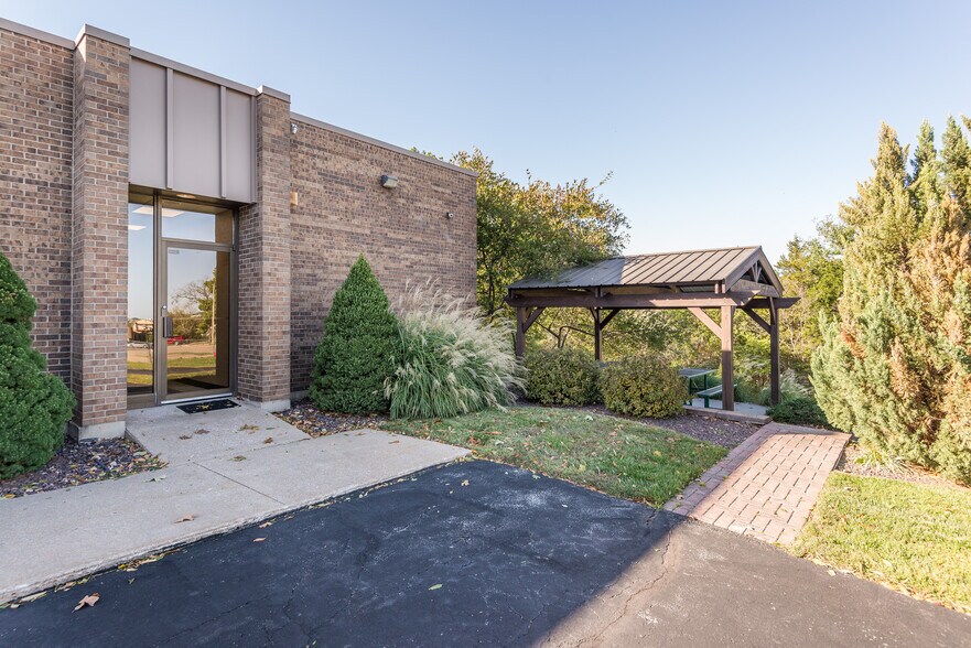 More Photos Of 1423 Randy Ln, Jefferson City Office For Sale
