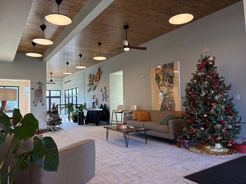 More Photos Of 4801 Quail Crest Pl, Lawrence Coworking Space