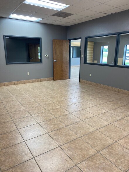 More Photos Of 4355 W Cardinal Dr, Beaumont Industrial For Lease