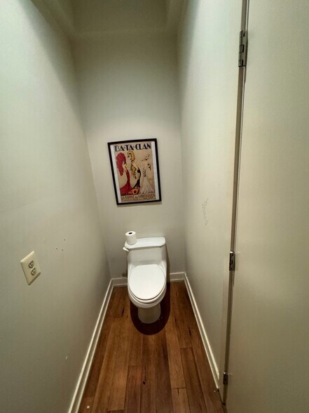 More Photos Of 1626-1632 Wisconsin Ave NW, Washington Storefront Retail Office For Lease