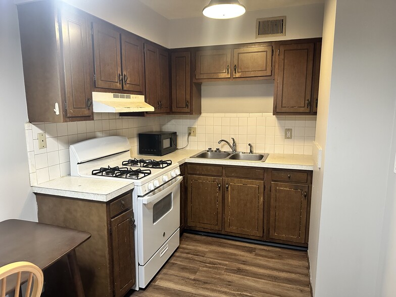 More Photos Of 506 N Linden St, Normal Apartments For Sale