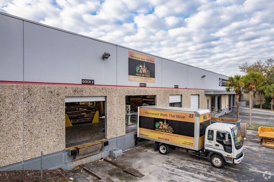 More Photos Of 5690-5698 W Crenshaw St, Tampa Warehouse For Lease
