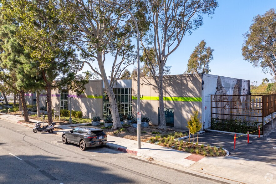 Primary Photo Of 10381-10395 Jefferson Blvd, Culver City Loft Creative Space For Lease