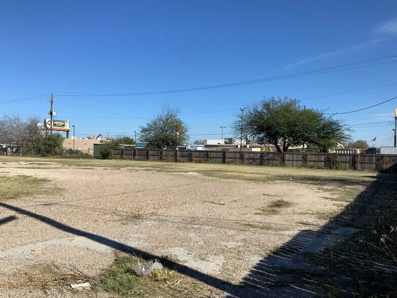 More Photos Of 504 N 2nd St, Carrizo Springs Warehouse For Sale