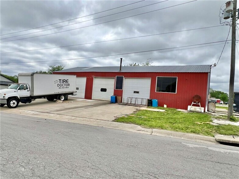 More Photos Of 101 N 3rd St, Odessa Industrial For Sale