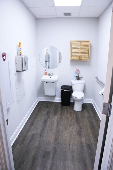 More Photos Of 1025 Sam Rittenberg Blvd, Charleston Office For Lease