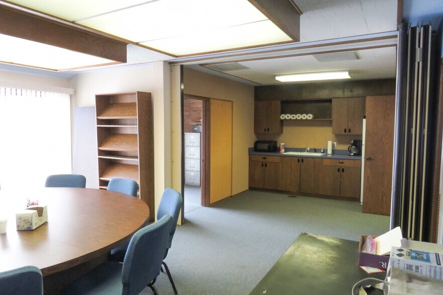 More Photos Of 1245 S Fabrique Dr, Wichita Flex For Sale