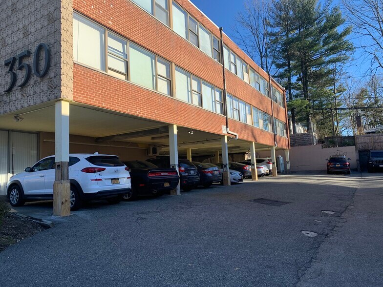 More Photos Of 350 Northern Blvd, Great Neck Office For Lease