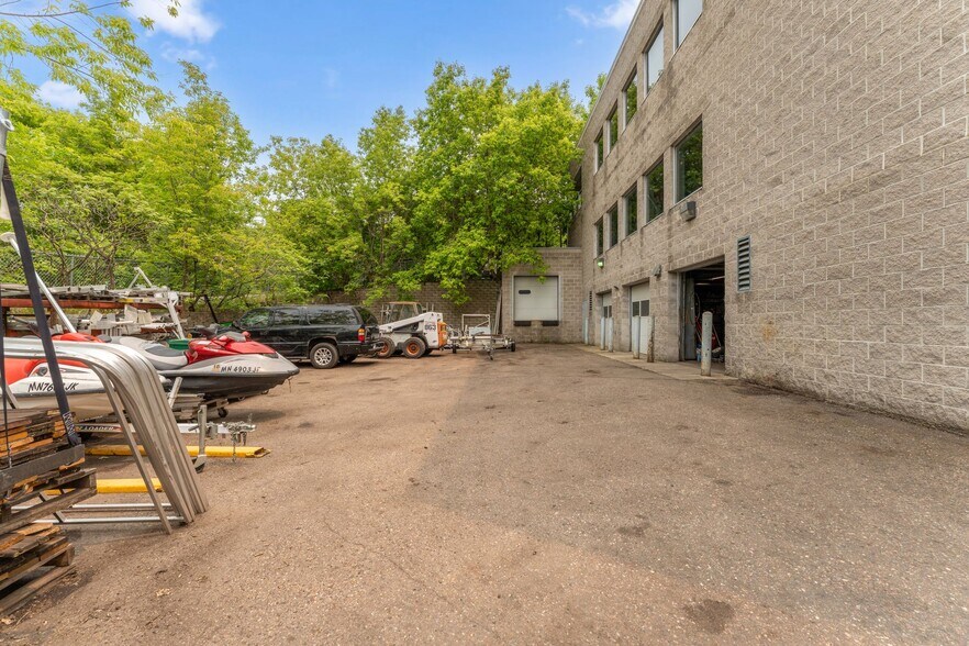 More Photos Of 4388 Shoreline Dr, Spring Park Storefront Retail Office For Sale