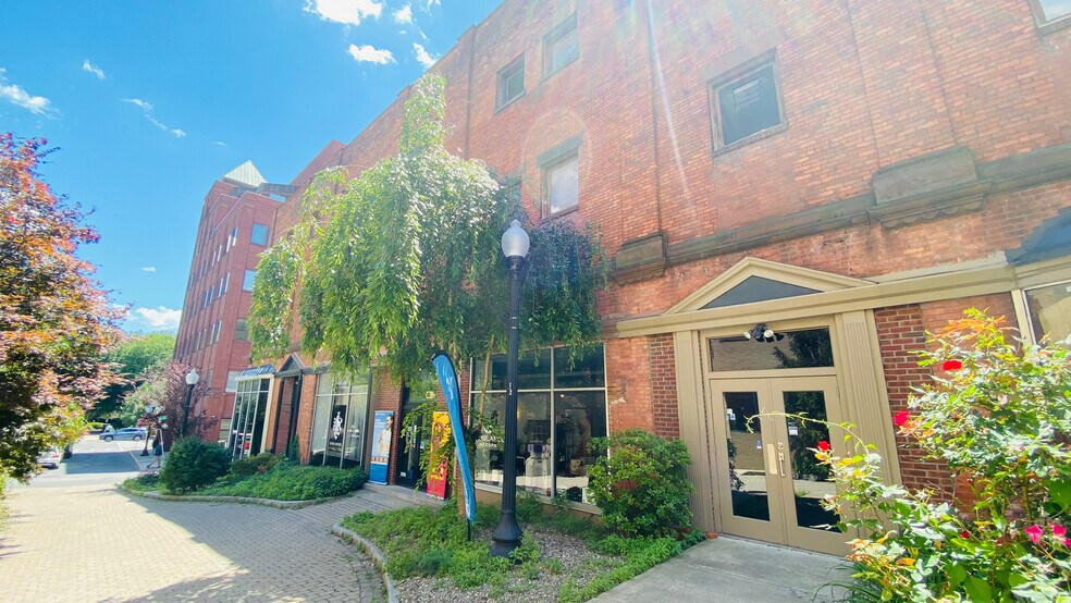 More Photos Of 61 N Pearl St, Albany Apartments For Lease