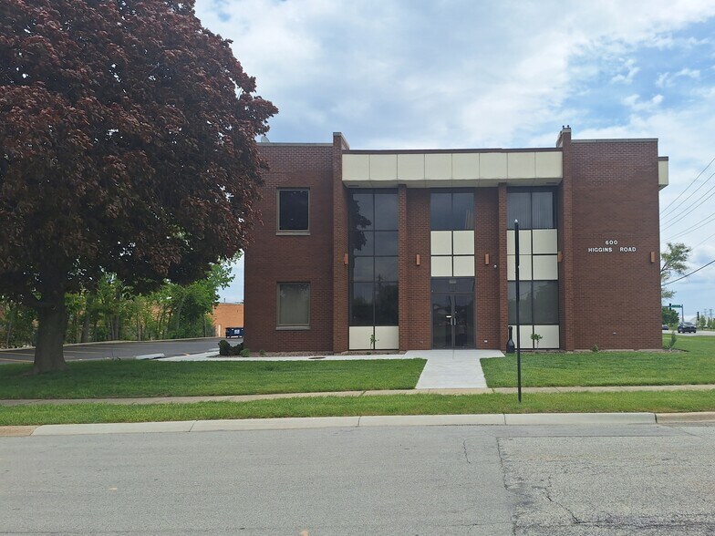 More Photos Of 600 E Higgins Rd, Elk Grove Village Office For Lease