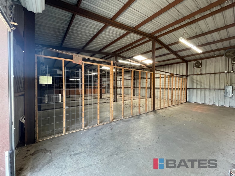 More Photos Of 800 NW McKinney St, Rice Showroom For Sale