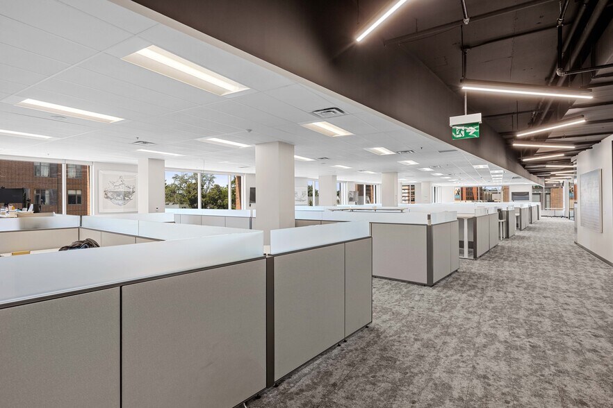 More Photos Of 975-983 Bank St, Ottawa Office For Lease